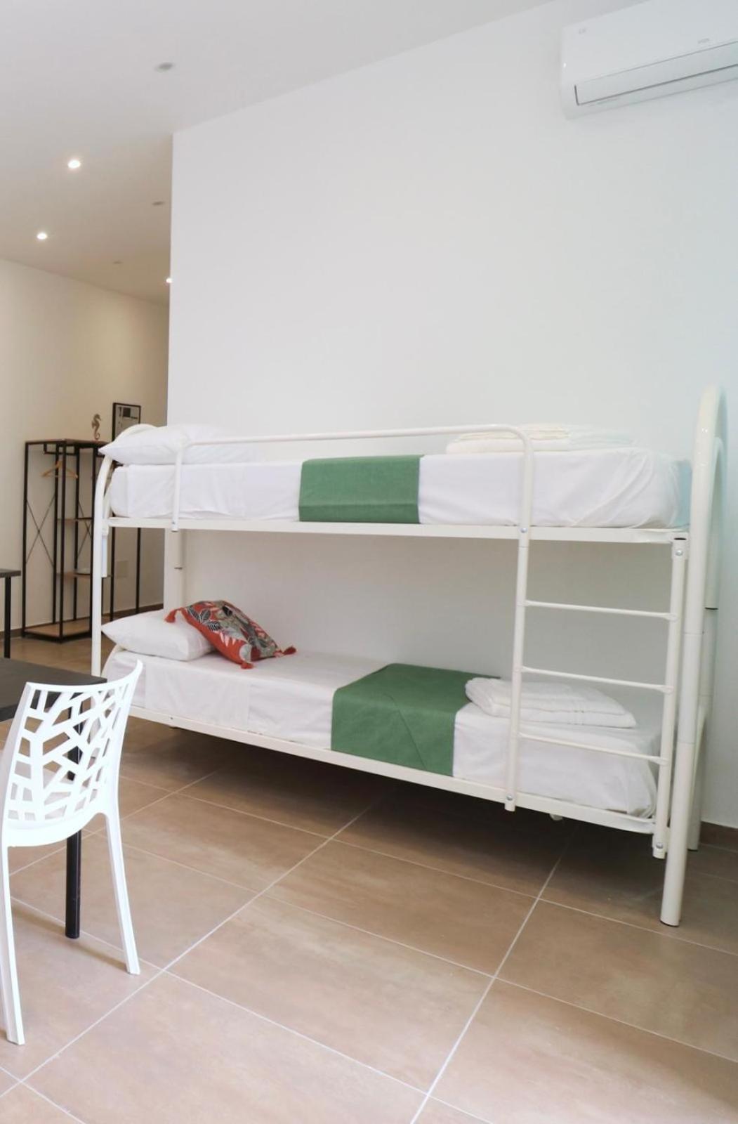 Fly Zone Naples Bed & Breakfast ภายนอก รูปภาพ